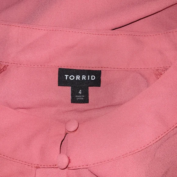 Torrid Georgette Lace And Ruffle Detailed Blouse With Keyhole Neckline Size 4 - Picture 7 of 7